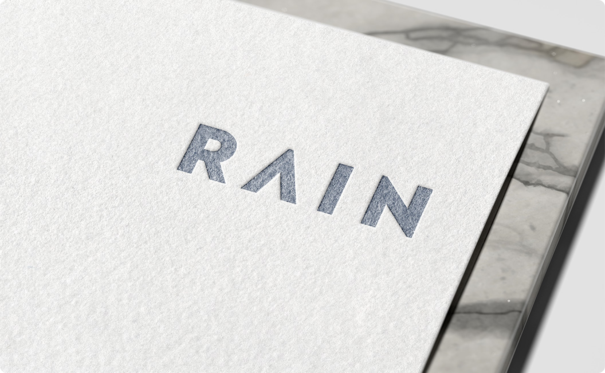 Rain creative stående på A4 papir